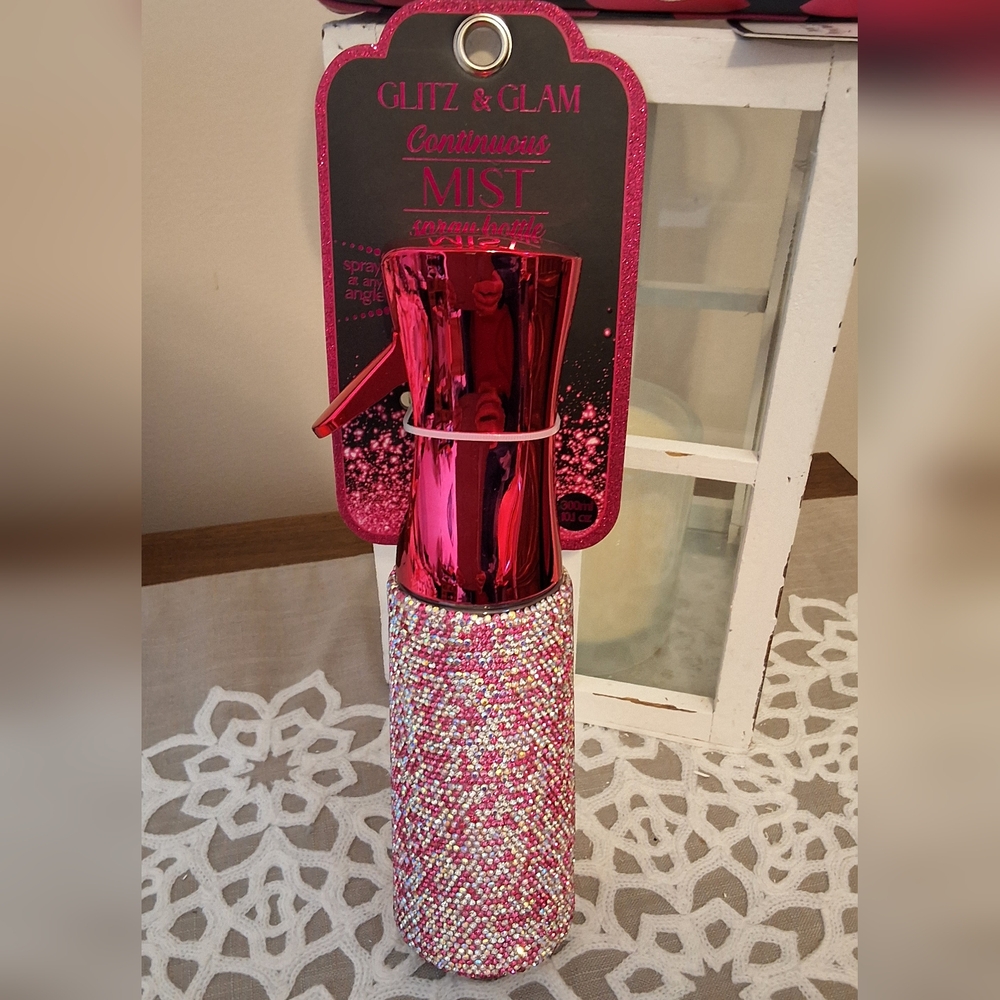 NEW Gift Set, Cosmetic Case & Glitter Sprayer - Picture 7 of 9